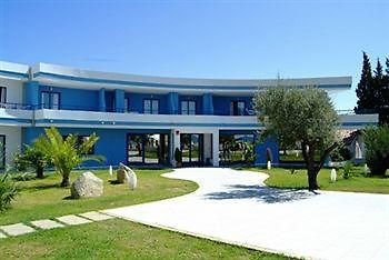 Hotel Club Cala Longa Montauro Exteriör bild