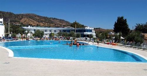 Hotel Club Cala Longa Montauro Exteriör bild