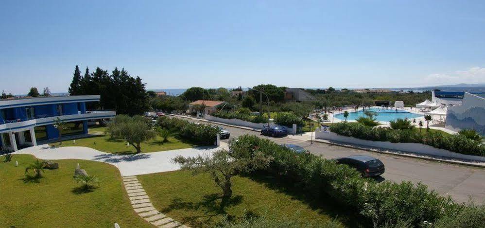 Hotel Club Cala Longa Montauro Exteriör bild